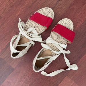 Reformation Tie Up Sandals (BRAND NEW)